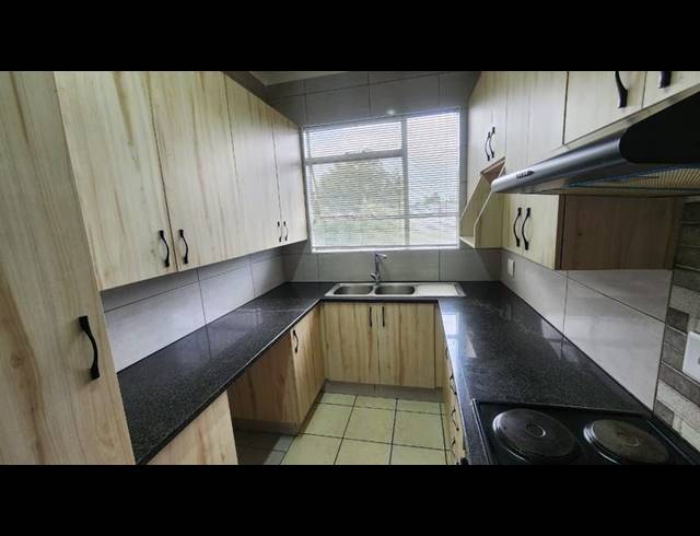 2 BEDROOM TOWNHOUSE FOR SALE IN BRACKENHURST